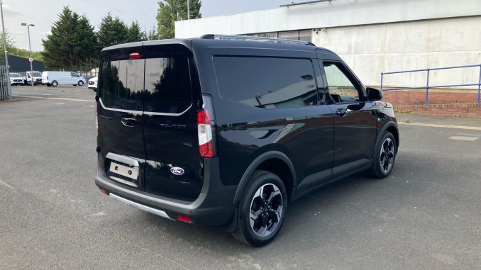 Ford Transit Courier Diesel 1.5 EcoBlue Active Van - Image 10